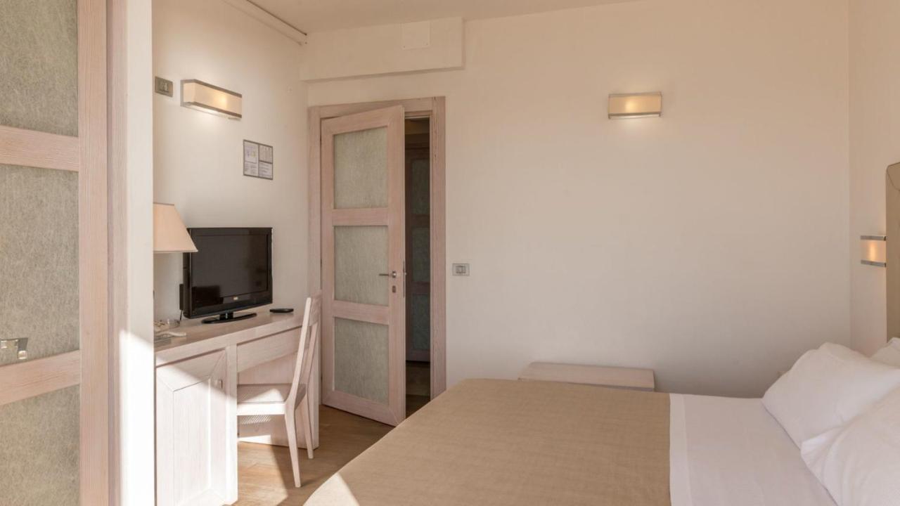 Hotel Alta La Vista Марина-ди- Кастаньето Экстерьер фото